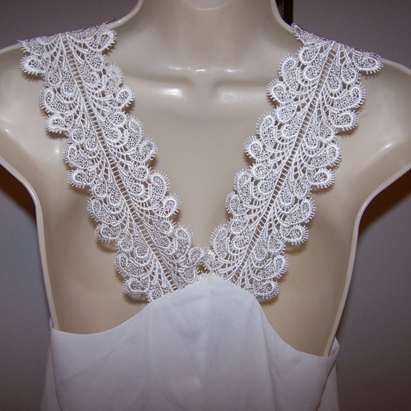 Alythea High Low Top Shirt Blouse Size Small NWT - Picture 3 of 4